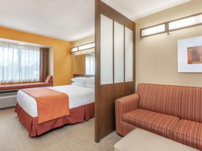 Microtel Inn & Suites By Wyndham Verona Eksteriør bilde