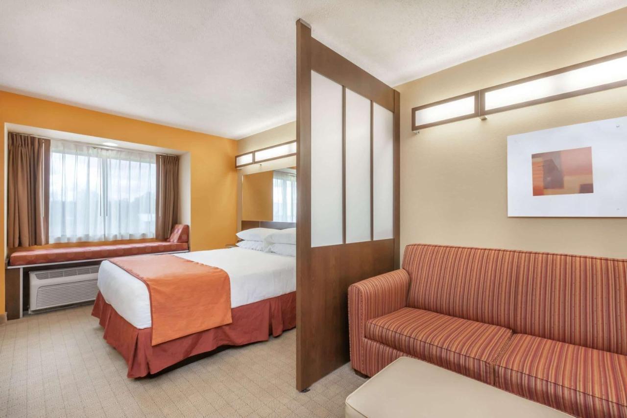Microtel Inn & Suites By Wyndham Verona Eksteriør bilde